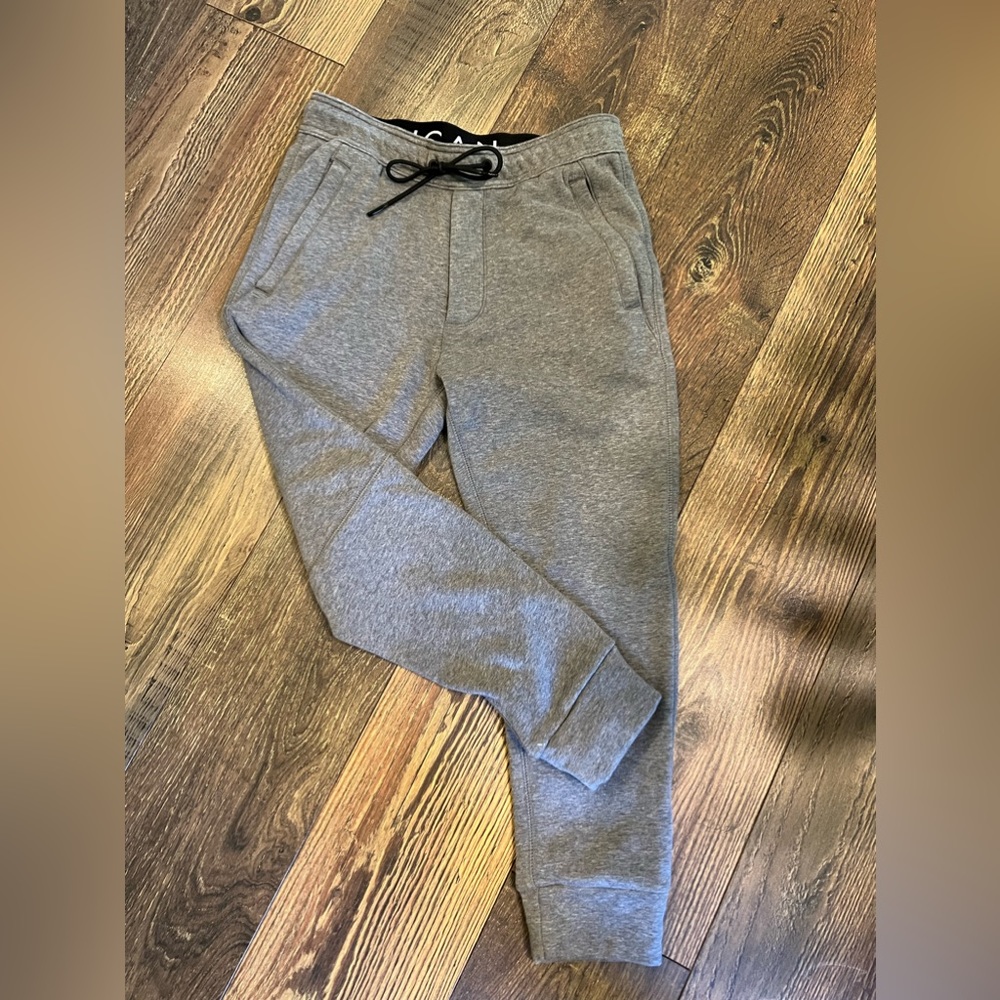 Guy’s American Eagle joggers